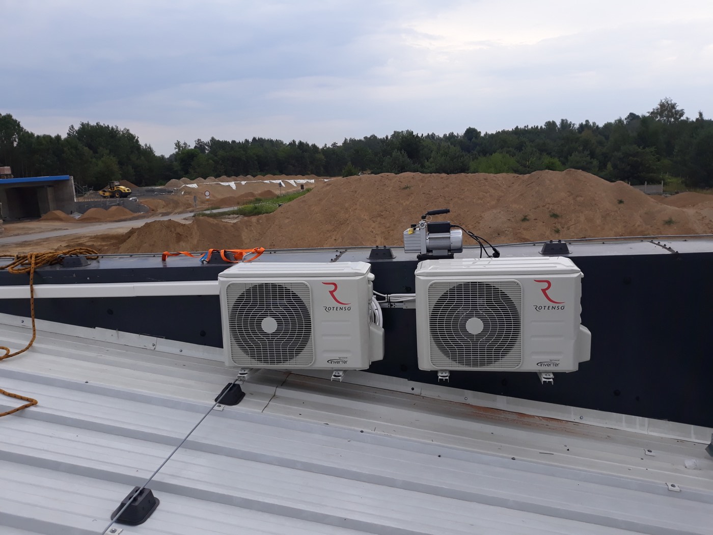 Realizacja instalacji klimatyzacyjnej – zdjęcie 1